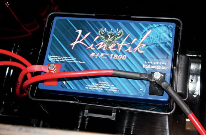 Knietik Battery Wired
