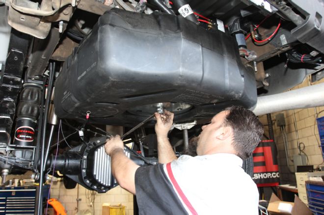 2008 Chevrolet Silverado 3500HD Titan Fuel Tanks Install 11