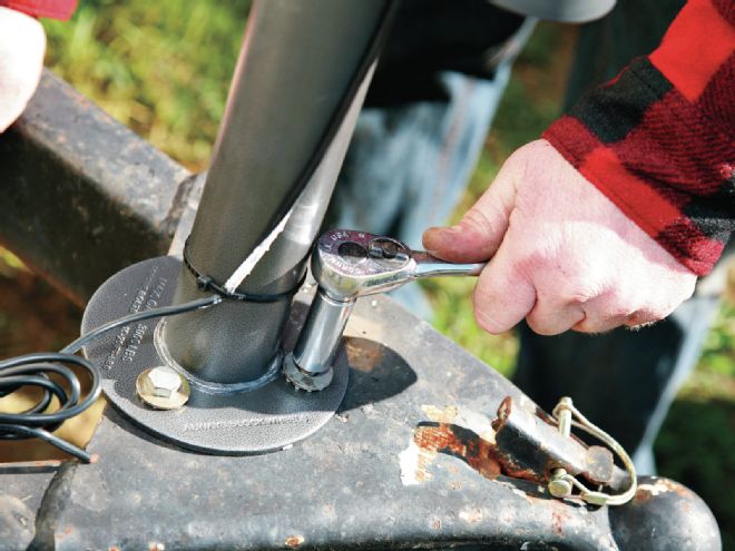 Huskys Centerline Weight Distribution Hitch