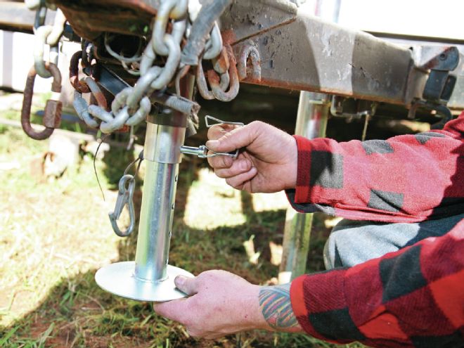 Huskys Centerline Weight Distribution Hitch