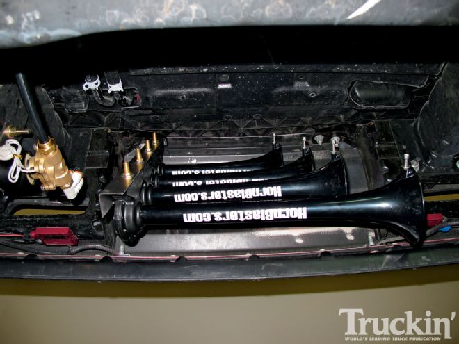 Hornblasters Train Horn Install - Oh What A Blast