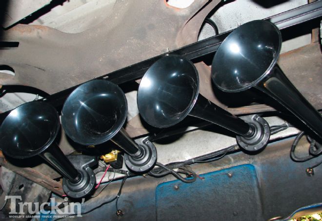 HornBlasters Train Horn Kit - Attention Getter