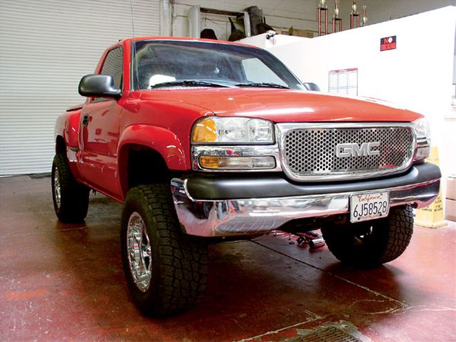 Custom 2000 GMC Sierra Accessory Installs - Looking The Part