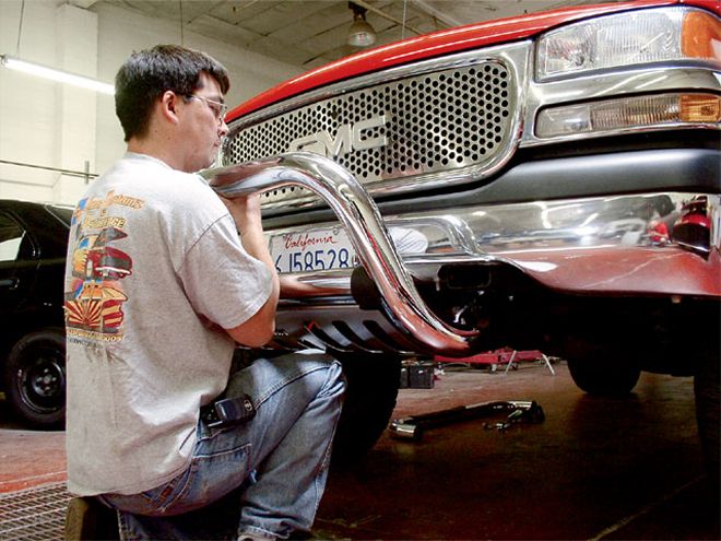Custom 2000 GMC Sierra Accessory Installs - Looking The Part