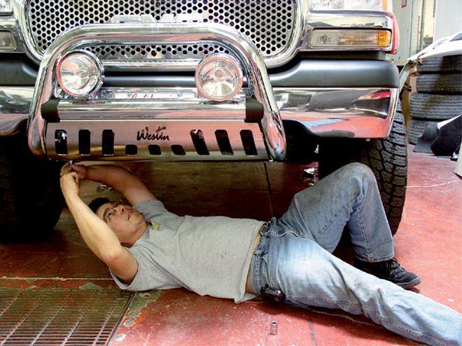 Custom 2000 GMC Sierra Accessory Installs - Looking The Part