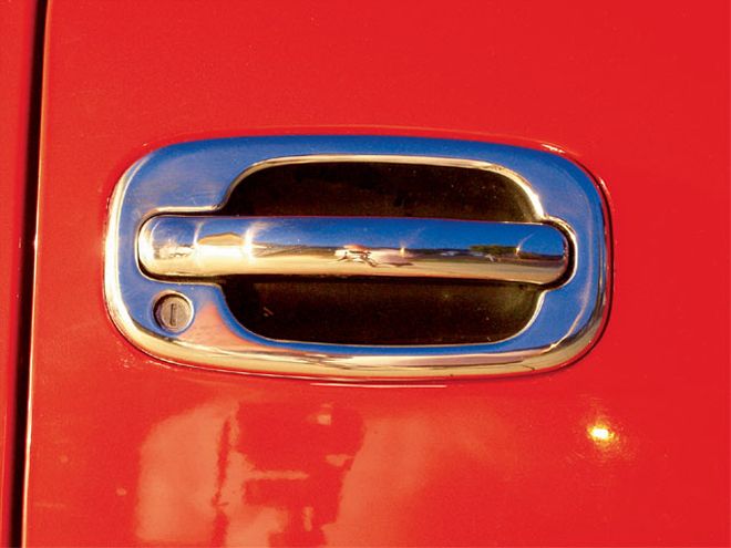 Custom 2000 GMC Sierra Accessory Installs - Looking The Part