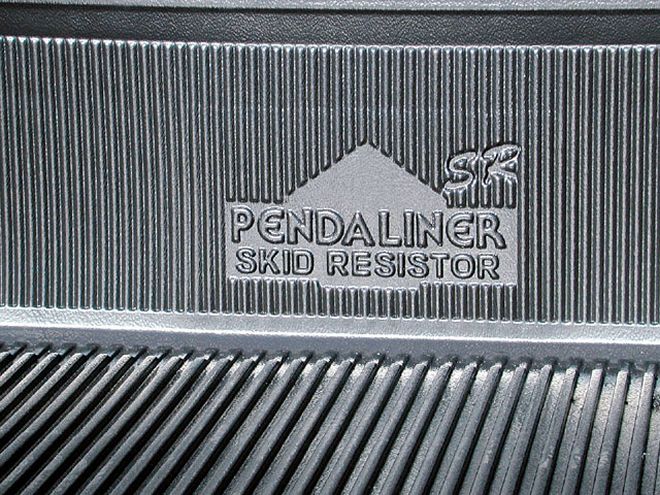 Penda Skid Resistor Bedliner in a 2003 Chevy Silverado - Durable Drop-In