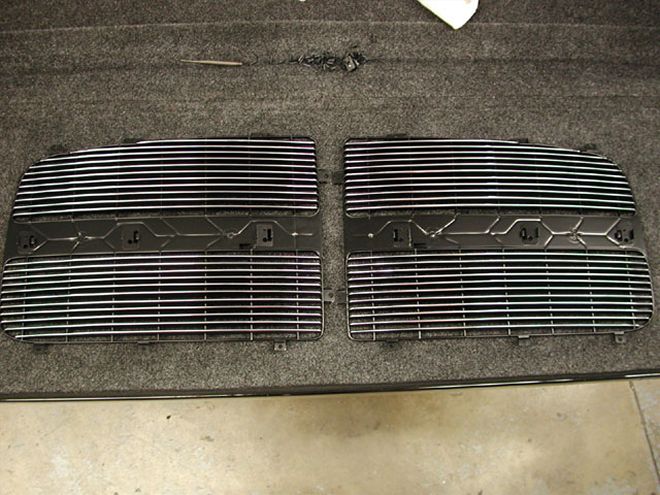 Reflexxion Grille Inserts on a 2003 Dodge Ram - Billet Alternative