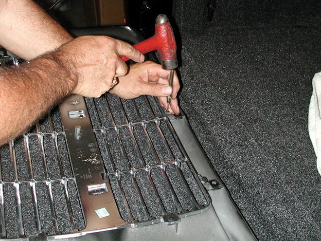Reflexxion Grille Inserts on a 2003 Dodge Ram - Billet Alternative