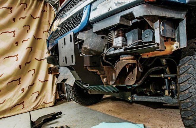 2004 Chevy 2500HD - Off Road Tough Fab Fours Bumpers Install