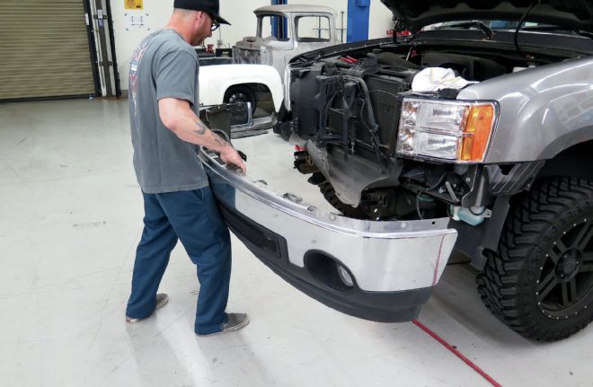 2010 GMC Sierra Bumper Face Lift 03