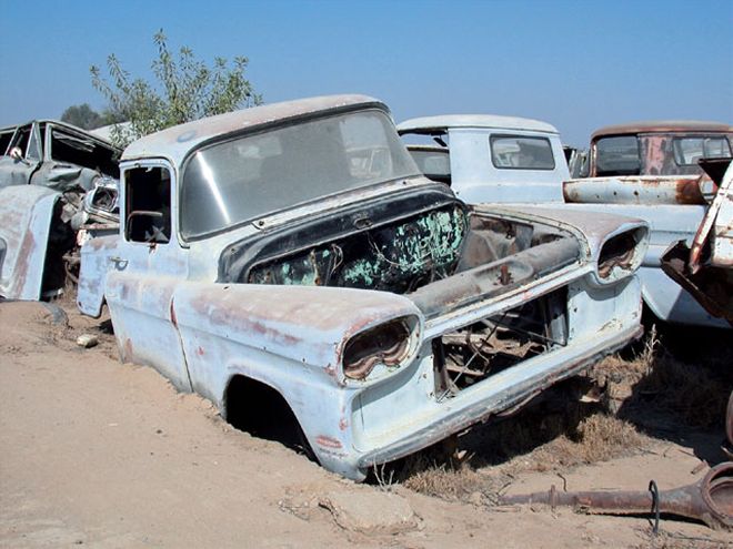 Finding Used Truck Parts At Junk Yards