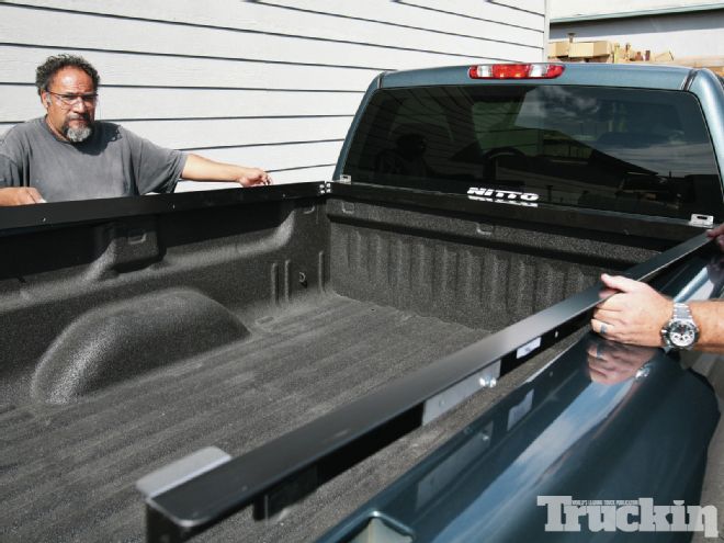SnugTop Tonneau Cover - Sleek Security