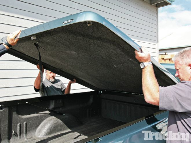 SnugTop Tonneau Cover - Sleek Security