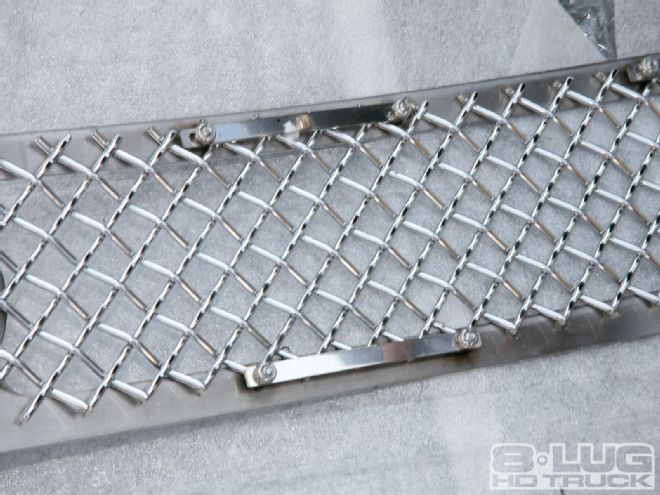 2009 GMC Sierra Custom Grille - 8-Lug Tech