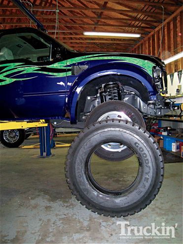 2008 Ford F450 Super Duty Buildup - Inside Look At The SEMA Crunch