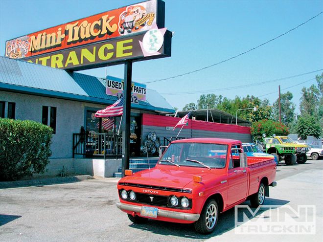 Body Modifications on a 1972 Toyota Hilux - Project Low Lux