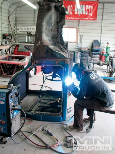 Body Modifications on a 1972 Toyota Hilux - Project Low Lux