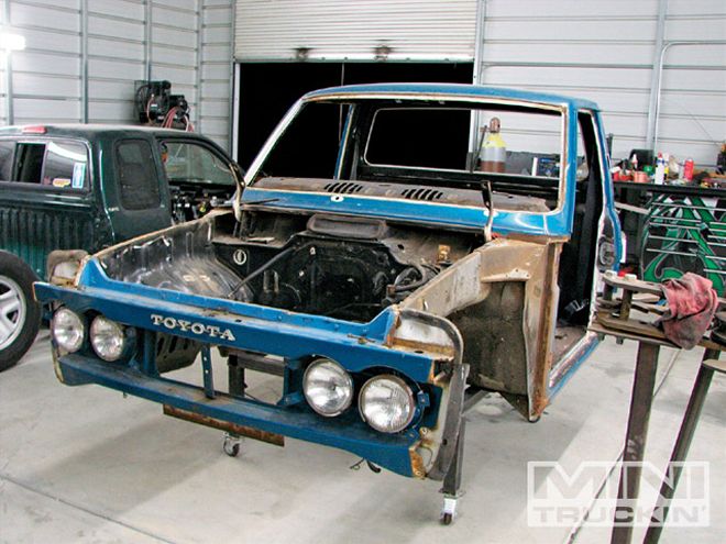 Body Modifications on a 1972 Toyota Hilux - Project Low Lux