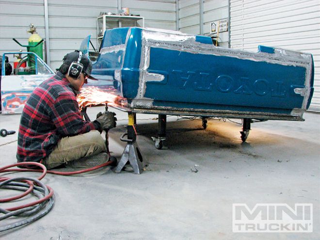 Body Modifications on a 1972 Toyota Hilux - Project Low Lux