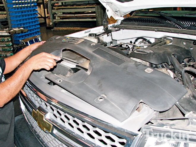 2005 Chevrolet Silverado - Dominant Design - Tech