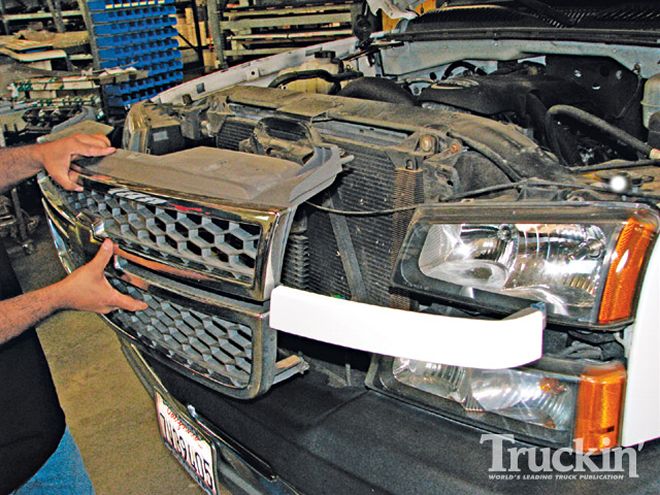2005 Chevrolet Silverado - Dominant Design - Tech