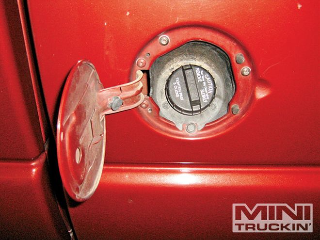 Body-Dropping the Bed of a Chevy S10 - Daily Dime