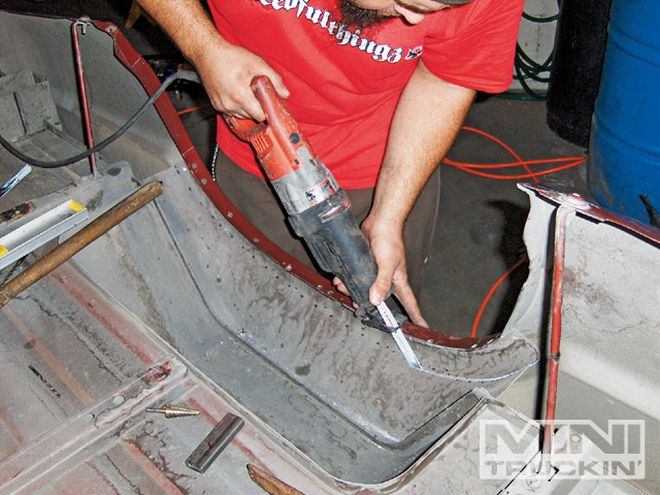 Body-Dropping the Bed of a Chevy S10 - Daily Dime