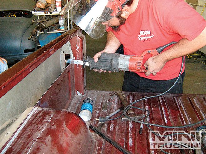 Body-Dropping the Bed of a Chevy S10 - Daily Dime