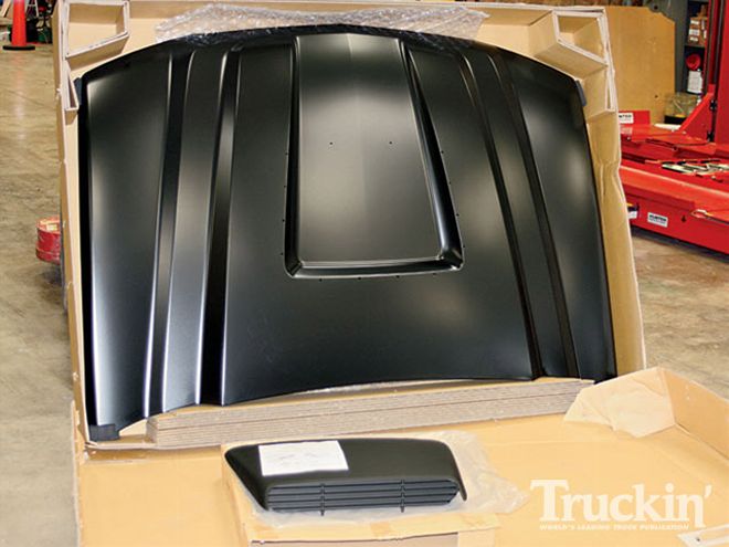 2004 Chevy Silverado Reflexxion Hood Installation - Dont Get Hoodwinked