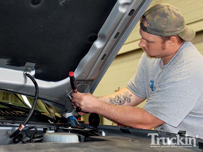 2004 Chevy Silverado Reflexxion Hood Installation - Dont Get Hoodwinked