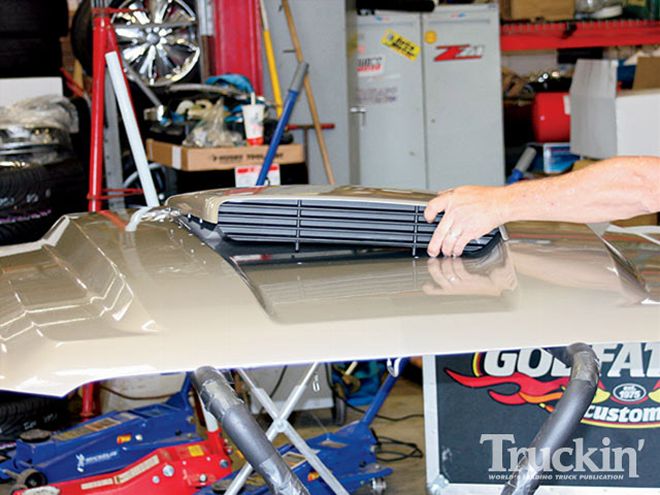 2004 Chevy Silverado Reflexxion Hood Installation - Dont Get Hoodwinked