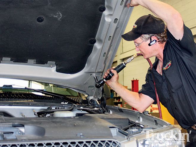 2004 Chevy Silverado Reflexxion Hood Installation - Dont Get Hoodwinked