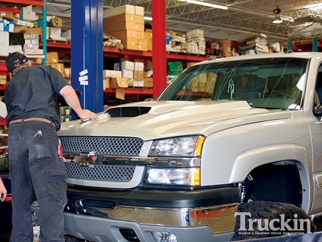 2004 Chevy Silverado Reflexxion Hood Installation - Dont Get Hoodwinked