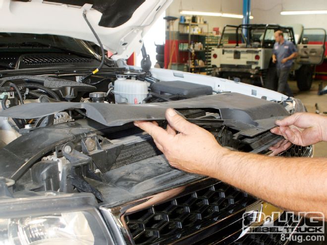 Stull Overlay Billet Grille On A 2006 Chevy Silverado 2500HD - Five-Minute Facelift