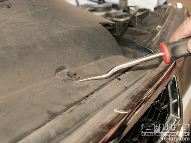Stull Overlay Billet Grille On A 2006 Chevy Silverado 2500HD - Five-Minute Facelift