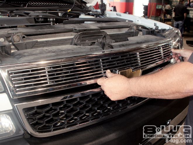 Stull Overlay Billet Grille On A 2006 Chevy Silverado 2500HD - Five-Minute Facelift