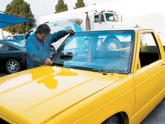 1989 Chevy S10 installing Windshield