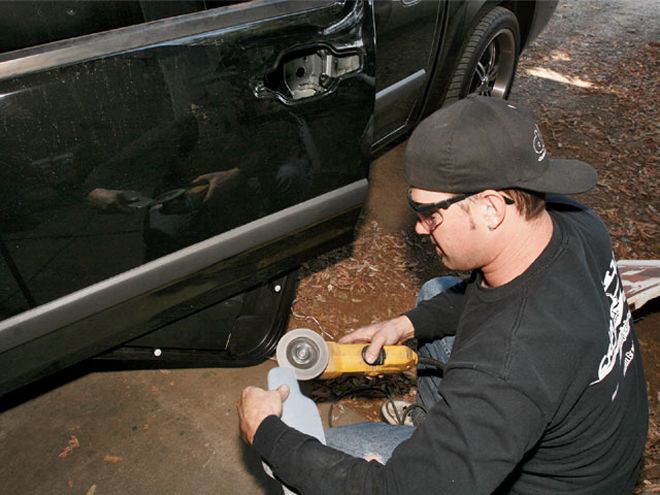 Shaving the Door Handles of A 2007 Chevy Colorado -  Get It Handled