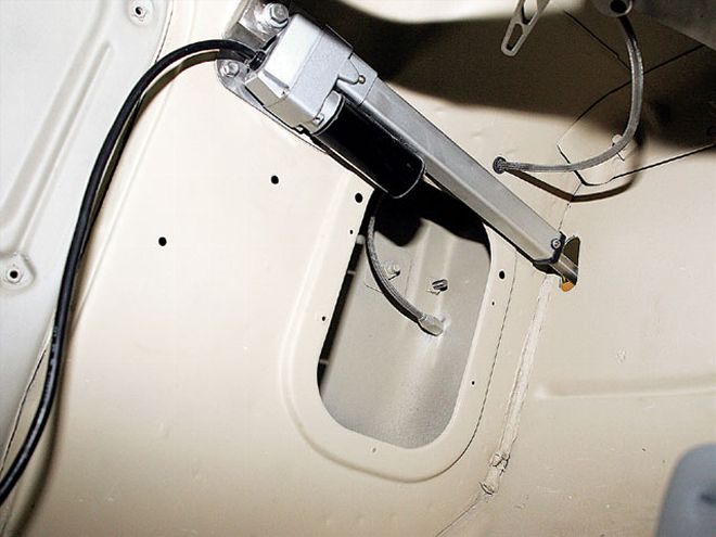 1962 Chevy Truck - Hands-Free Hood