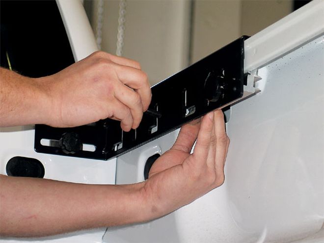 2007 Chevrolet Silverado Tonneau Cover Install - Make Your Bed