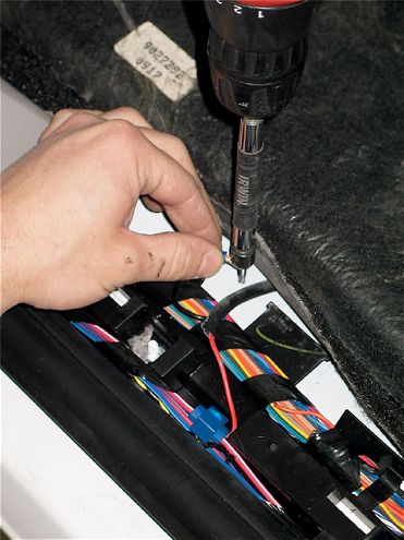 2007 Chevrolet Silverado Tonneau Cover Install - Make Your Bed