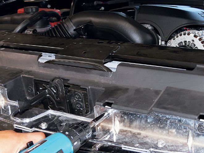 2007 Cadillac Escalade Grille Installation - Dressed To Impress