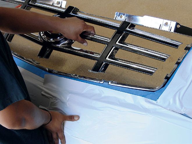 2007 Cadillac Escalade Grille Installation - Dressed To Impress