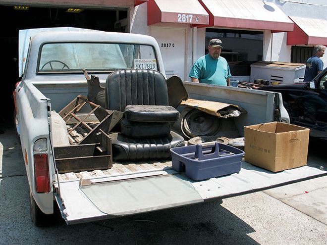 Restoring a 1968 Chevrolet Truck - One Month-Resto