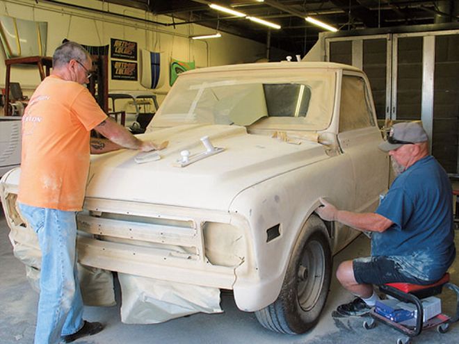 Restoring a 1968 Chevrolet Truck - One Month-Resto