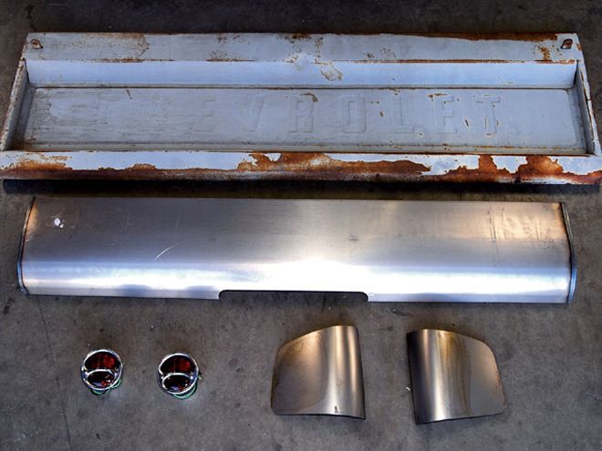 2000 Chevy S10 - Custom Tailgate and Tail Lights - Retro-Billy Stylin