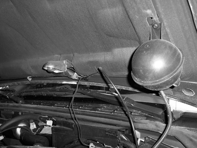 Fiberglass Cowl-Induction Hood on a 1996 Chevy S10 - Glass Menagerie