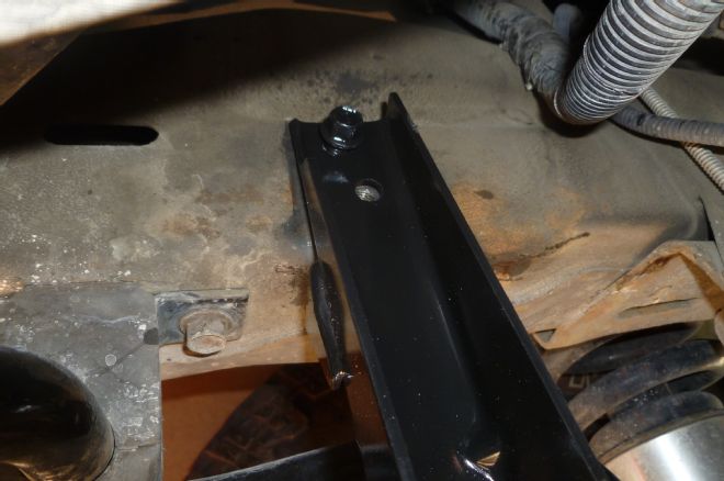 Installing Ford’s OEM Commercial Steering Damper on 2002 Ford E-350 Van