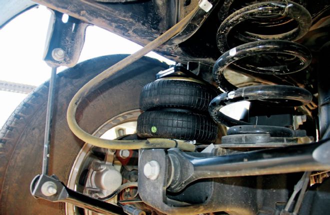 2014 Ram 2500 Big Wig Air Spring Kit Install - In the Bag